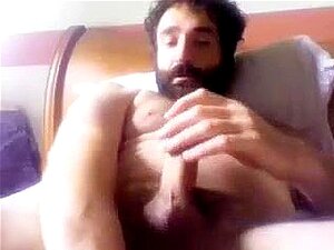 Ein sexy Mann masturbiert zu Hause und filmt sich selbst vor der