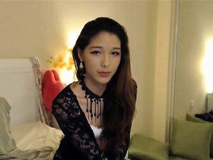 Frisches Model wird nackt und schlampig