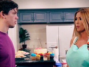 Brazzers - Mommy Got Boobs - Bake Sale Bang scène met Kianna Dior en