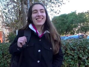 Amateur-Süße Carolina findet eine neue Welt des Sex mit diesem