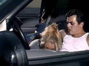Alexa Rae Car Blowjob und Schlucken von Sperma