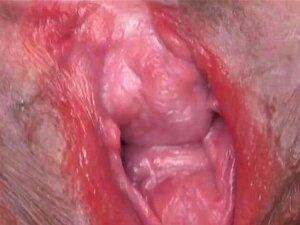 Kinky tschechische Kätzchen öffnet ihre schlanke Muschi für den
