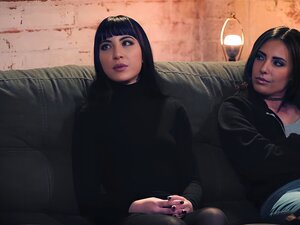 Bewährungshelfer taucht unangekündigt auf und seine tätowierte