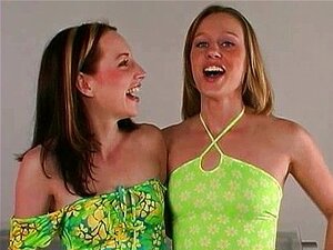 Devon Long och Six Cuties Ride Duelling Sybians
