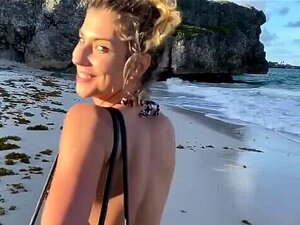 Sex am Strand - Großer Arsch, frische Blondine bläst und fickt