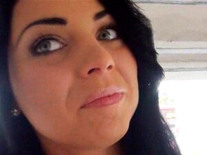 Heiße Süße Suzy Fox zeigt ihre großen Titten und wird in der