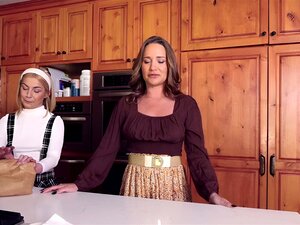 Erlebe das ultimative Verlangen, wenn eine verführerische Stiefmutter