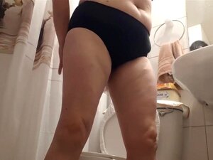 Mamma kissar på toliet fetisch hirsute vagina