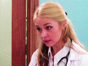 Dokter Sarah en haar patiënt genieten van kutlikmomenten. Cloe Foster