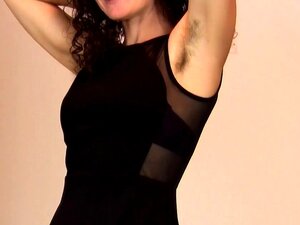 Die freche Sunshine hat eine behaarte Muschi