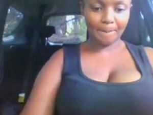 Afrikansk milf kommer på webbkamera