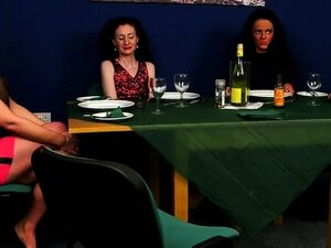 CFNM британске рибе пуше и дркају субс