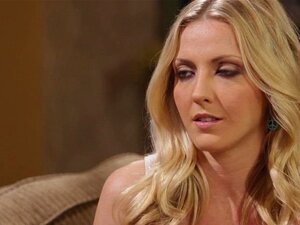 Karla Kush ist eine lesbische Göttin