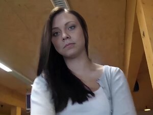 ХУНТ4К. рогоња гледа како његова