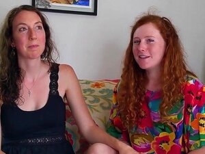 Alle natürlichen Babes haben Sex mit einem Strap-On