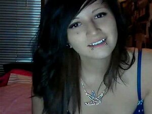 Selbstbefriedigung durch eine Emo-Tussi, süße Emo-Tussi zeigt ihren