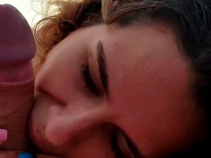 Девојка стење док је јебу у псећем