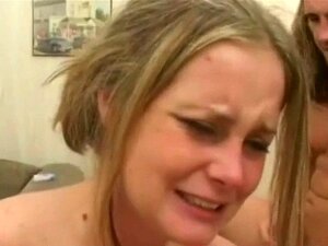 MILF wird von 2 Männern gefickt. Dreierfick mit MILF