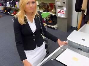 Milf amateur Schwanzlutschen für Bargeld, bevor sie die Rückseite