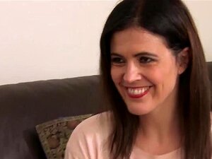 Zwei Damen haben herausgefunden, dass sie Lesben sind auf Haustour,