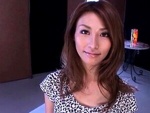 Atemberaubende Babe's buschiger Liebestunnel wird von einem Liebhaber