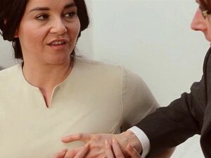Milf-seksi pyhä sperma. Milf-seksi peittyy pyhään spermaan