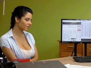 LOAN4K. Unbescheidener Analsex mit Absicht hilft busty brünetten