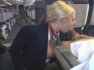 Echter Stewardess-Blowjob