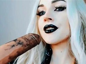 Julia Wilson heiße Domina wichst und lutscht