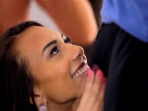 Janice Griffith trinkt Sperma und India Summer wird gefickt