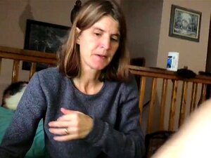 Schlanke Oma mit zotteliger Muschi beim Anal-Quickie-Creampie
