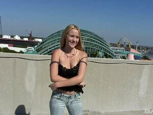 Невероватна плавуша курва са