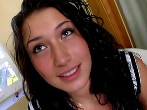  Sramežljiva prekrasna-teen sranje za novac u ovoj video sceni teen