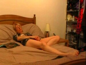 Špijuniram ovisnost o masturbaciji svoje mame