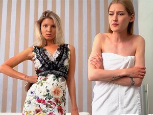 Stiefmutter gab einem Stiefsohn einen perfekten footjob