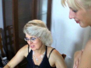 Typ findet reifes Paar und seine Freundin beim Ficken