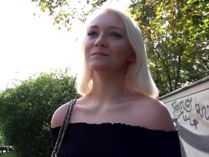 Агент вара грубу курву и јебе је на