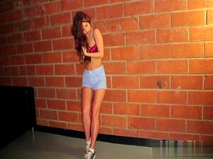 Grote tieten stiefdochter diep in de keel