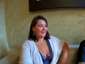 Brunette heeft sterke tieten die meteen geneukt willen worden
