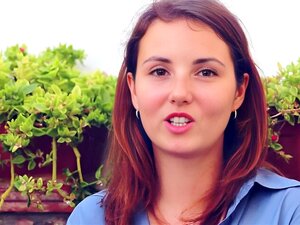 Amateur-Lesben-Süßen lassen sich ihre leckeren Muschis lecken. Die