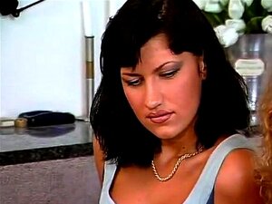 Deutsche Milf bringt deutschem Mädchen bei