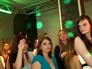 Amateur feest babes houden van interaciale lul. Amateur feest babe's