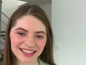 Geile und dünne Süße Alice wird von ihrem Freund gefickt