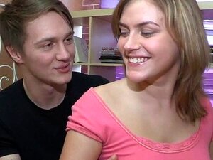 Heißer Biber als Bezahlung. Typ bietet Freundinnen eine Fotze als