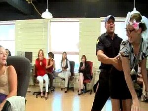60 milf affamate di cazzo succhiano una spogliarellista fresca01