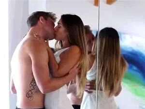 Eva Lovia Softcore wird zensiert