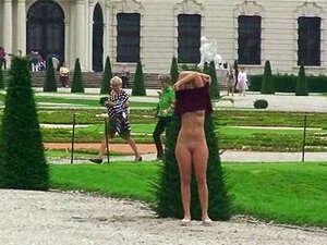 Süße Amateur-Babe nackt in der Öffentlichkeit