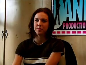 Tauche ein in das verbotene Vergnügen, wenn eine junge Verführerin