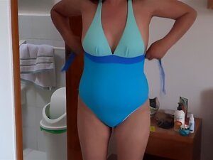 Ich komme lüstern vom Strand zurück und masturbiere vor dem