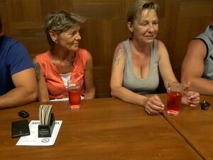 Vacker mormor suger ny kuk. Smal Ivana är full av överraskningar.